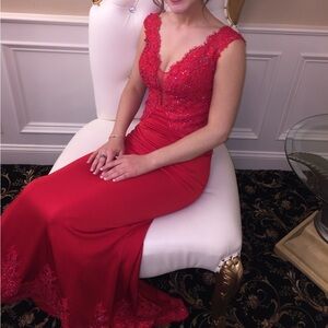 Size 4 Ellie Wilde Prom/Formal dress in a beautiful red color.